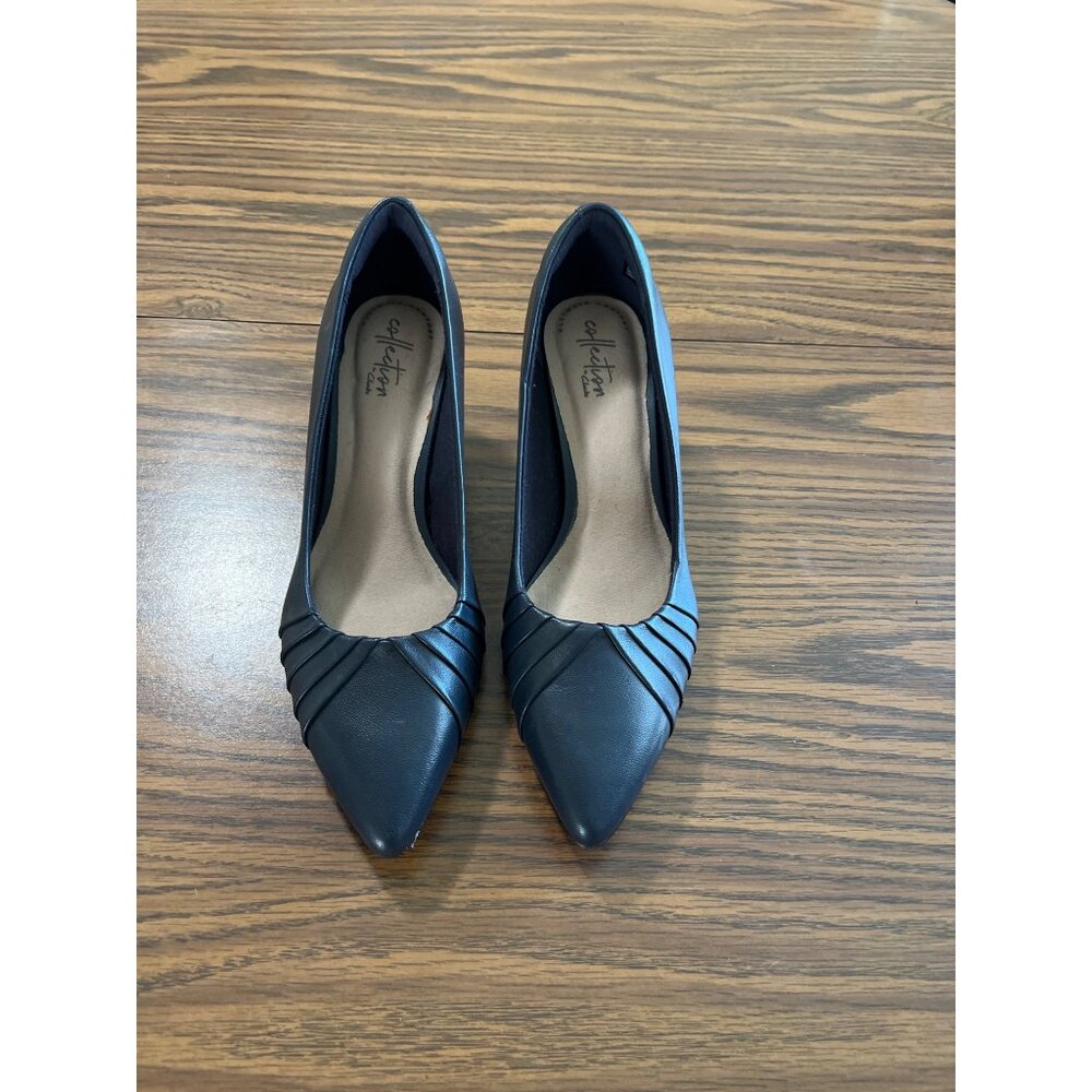Ultimate Comfort Collection by Clarks Linvale Crown navy blue leather size 8M